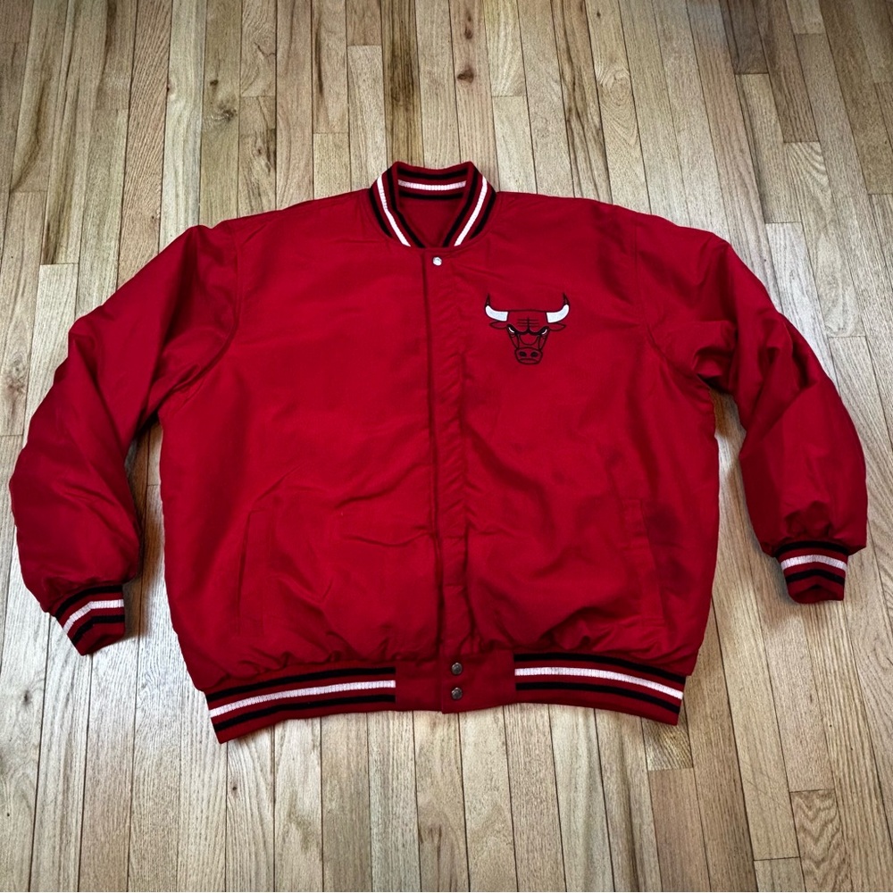 Chicago Bulls Red Jacket - Picture 10 of 13
